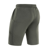 M-Tac Shorts Casual Fit Cotton i olivengrøn, set bagfra med sidelommer og elastik i taljen, perfekt til sommeraktiviteter.
