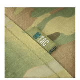 M-Tac Feltjakke NYCO Extreme med Multicam-mønster og holdbart amerikansk NYCO Extreme-stof. Fokus på M-Tac logoet.