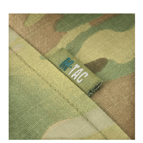 M-Tac Feltjakke NYCO Extreme med Multicam-mønster og holdbart amerikansk NYCO Extreme-stof. Fokus på M-Tac logoet.