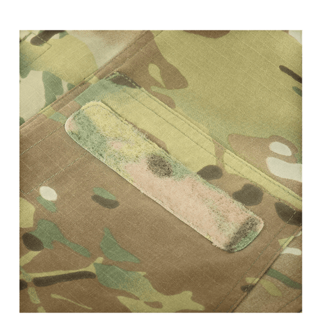 Detalje af M-Tac Feltjakke NYCO Extreme med Multicam-mønster og slidstærkt amerikansk NYCO Extreme-stof.