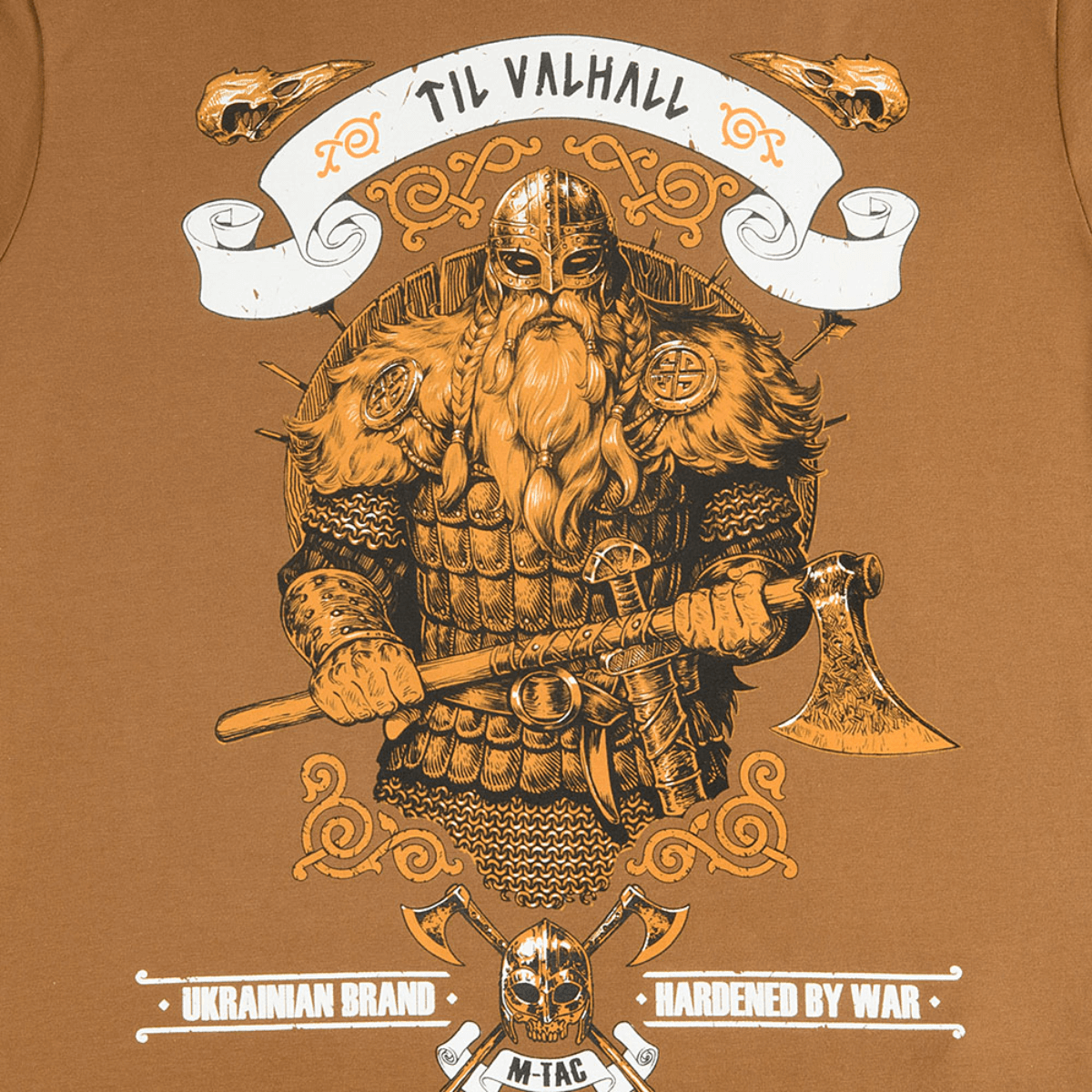 M-Tac T-shirt Viking med vikingekrigermotiv og "Til Valhall" tekst, viser kampånd og skandinaviske værdier.