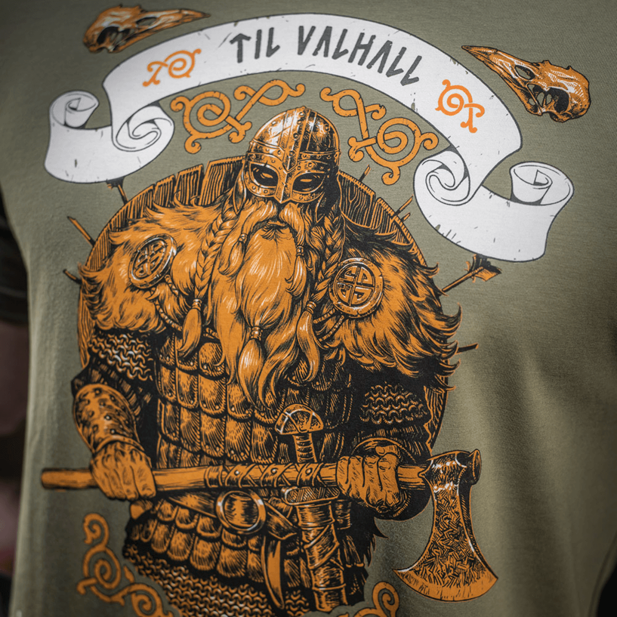 M-Tac T-shirt Viking med vikingemotiv og teksten "Til Valhall", fremstillet af bomuld, designet til at inspirere mod og kampgejst