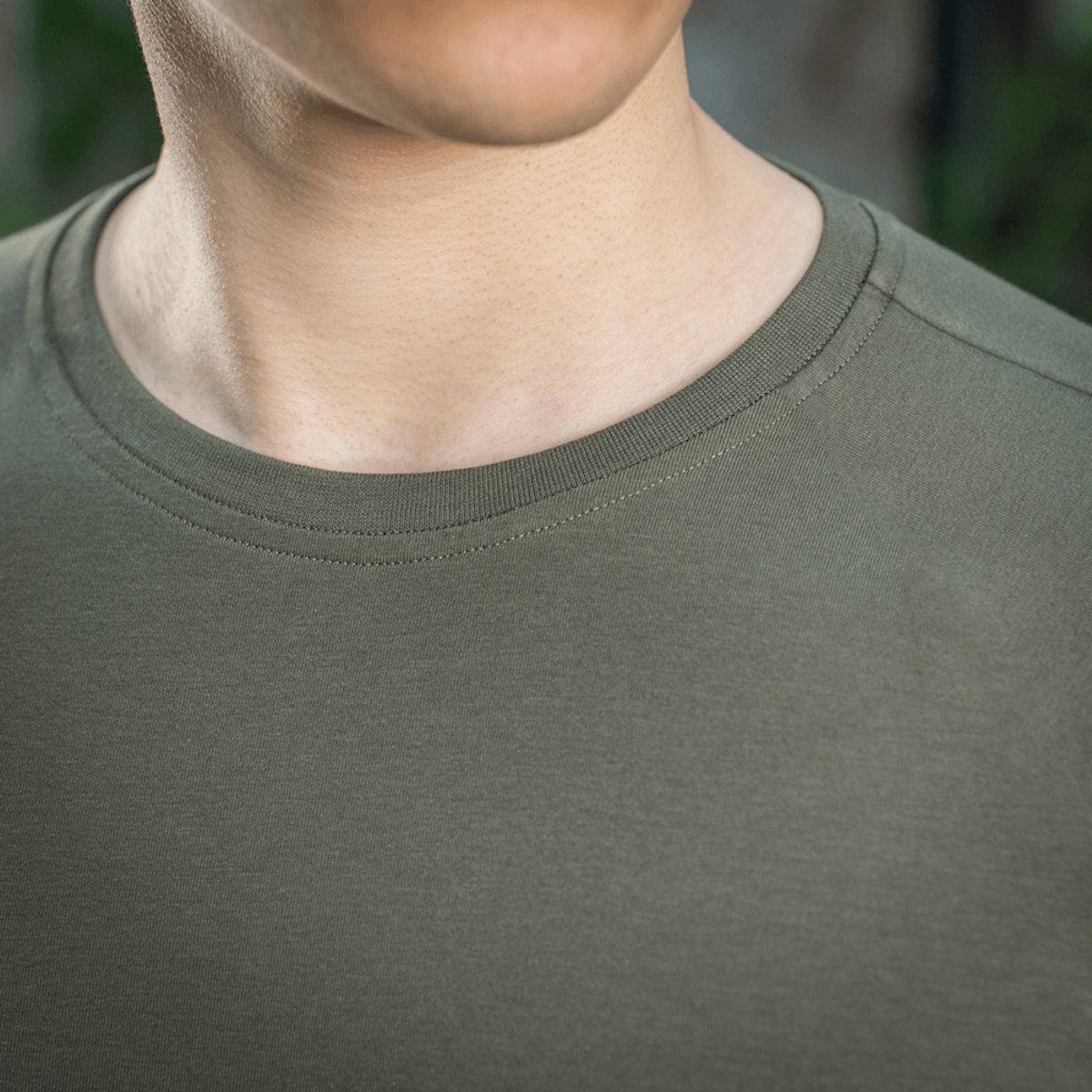 M-Tac T-shirt 93/7 Summer i olivenfarve der fremviser komfortable bomuld og elastan materiale.