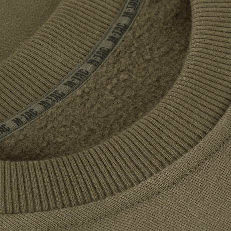 Detaljebillede af M-Tac Sweatshirt Cotton Hard med ribkant ved halsen for komfort og holdbarhed.