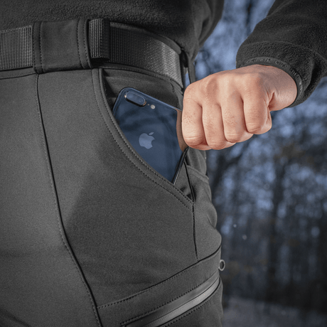 M-Tac Bukser Soft Shell Vinter med fleecefor, designet til varmeisolering og åndbarhed, fremhæver robust pålidelighed i kolde årstider.