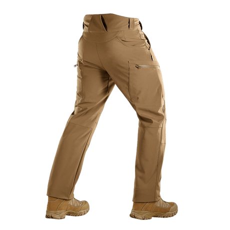 M-Tac Bukser Soft Shell Vinter i brun farve med fleecefor, perfekt til blæsende og regnfulde efterårs- og vinterdage.