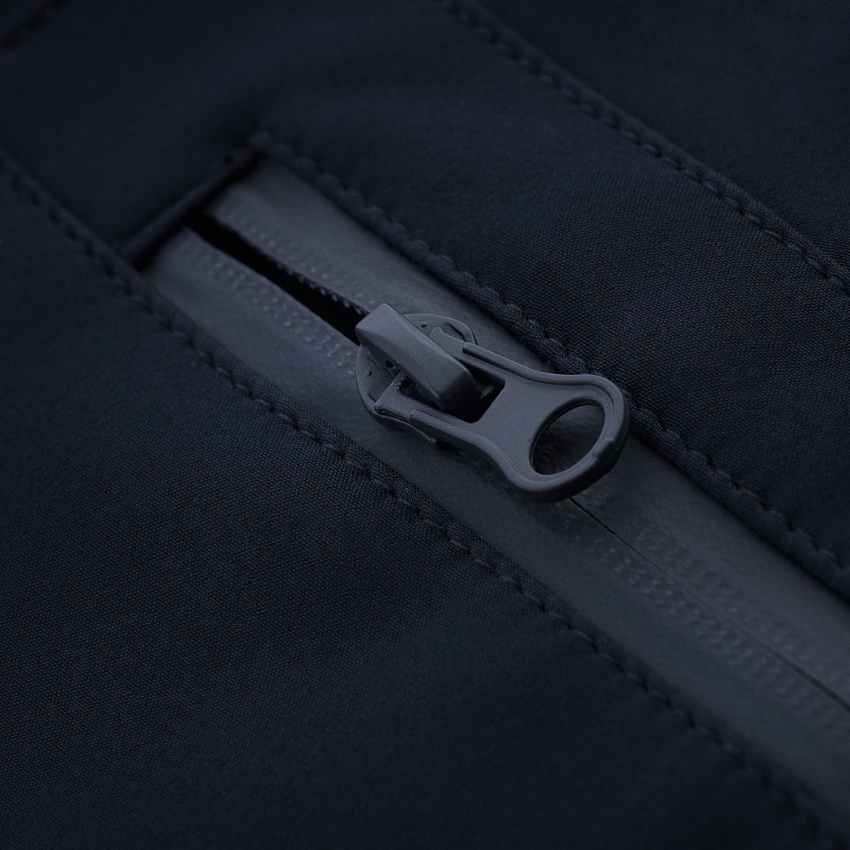 M-Tac Bukser Soft Shell Vinter med lynlåsdetalje, vind- og vandafvisende, ideel til efterår og vinter, foret med fleece for ekstra komfort.