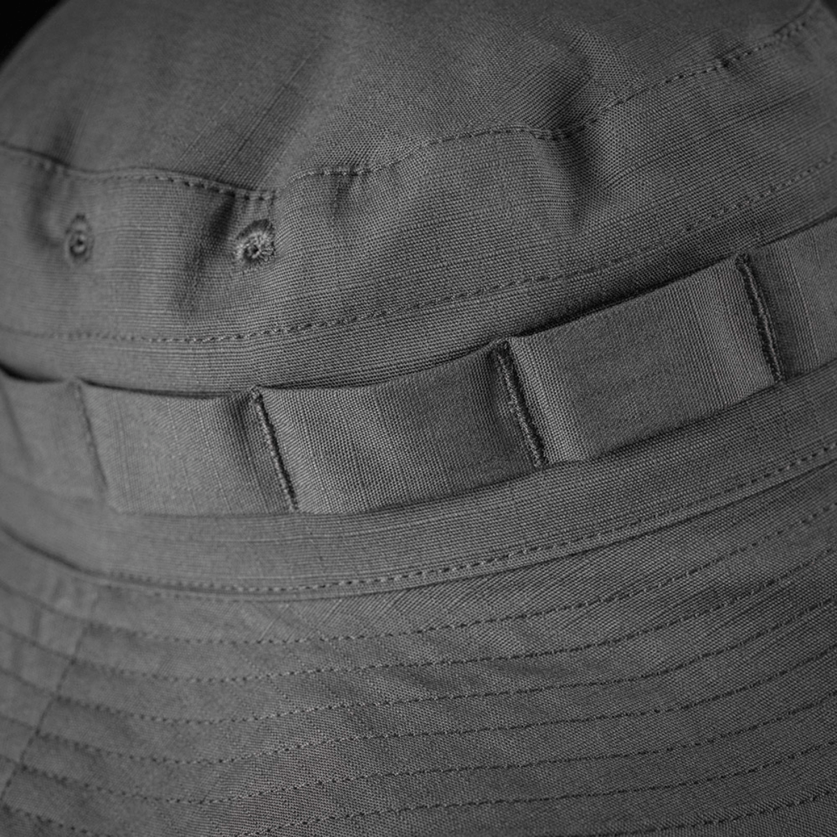 M-Tac Panama Rip-Stop army-hat i rip-stop materiale med semi-stiv skygge og ventilationshuller, ideel til camouflageudstyr.