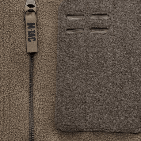 Nærbillede af M-Tac Alpha Microfleece Jakke Gen.II med forstærket fleece og Oxford nylon detaljer til taktisk brug i koldt vejr.