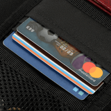 M-Tac Pung Elite Gen.II med kortlommer, ideel til kontanter og kort, fremstillet af slidstærkt Cordura 500D, viser flere kort opbevaret.