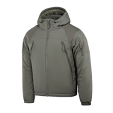 M-Tac Alpha Gen.III Pro Vinterjakke i vandtæt nylon med justerbar hætte og isolering, ideel til temperaturer ned til -20° C.