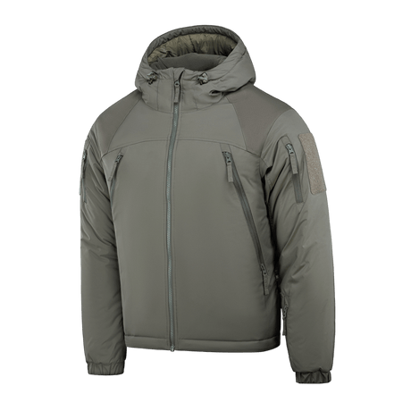 M-Tac Alpha Gen.III Pro Vinterjakke i vandtæt nylon med justerbar hætte og isolering, ideel til temperaturer ned til -20° C.