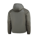 M-Tac Alpha Gen.III Pro Vinterjakke set bagfra med hætte, designet til ekstreme forhold, vandtæt og isoleret med G-Loft 150 g/m².