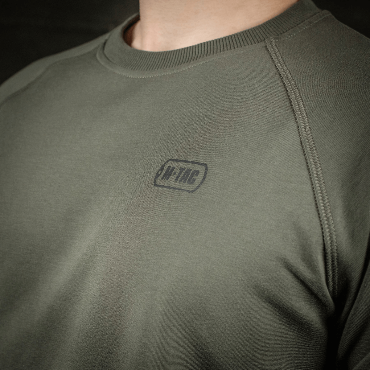 M-Tac Raglan Athlete sweatshirt i oliven med raglanærmer for bevægelsesfrihed, ideel til sport og hverdag, 95% bomuld, 5% elastan