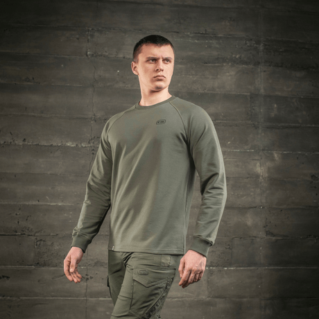 M-Tac Raglan Athlete sweatshirt med raglanærmer, alsidig og minimalistisk design, perfekt til sport og hverdag, farve olive.
