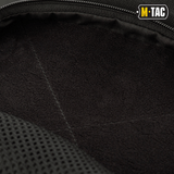 Nærbillede af indersiden af M-Tac Buckler Taske Elite i sort Cordura materiale med blød polstring. Fokus på taktisk opbevaring.