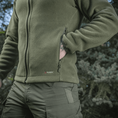 M-Tac Nord Polartec Fleecejakke i grøn, fremstillet af premium Polartec® 200 Series fleece, ideel til hverdag og sportsaktiviteter.