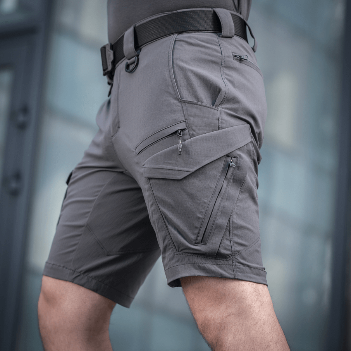 M-Tac Aggressor Summer Flex Shorts i gråt Flex Rip-Stop stof, letvægts og åndbare, ideelle til udendørs aktiviteter og træning.