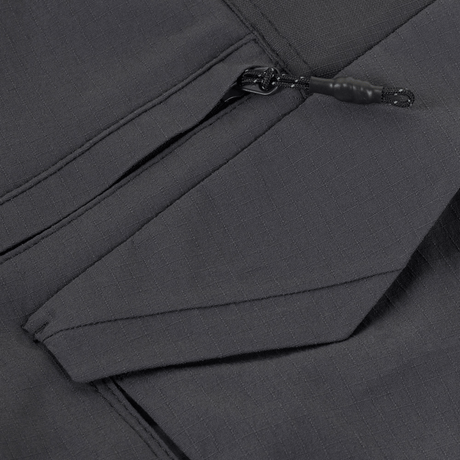 Nærbillede af detalje på M-Tac Aggressor Summer Flex Shorts med funktionelle lommer og lynlås.