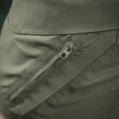 Nærbillede af M-Tac Aggressor Summer Flex Shorts med lynlås på praktisk lomme. Fokusord: M-Tac Aggressor Summer Flex Shorts