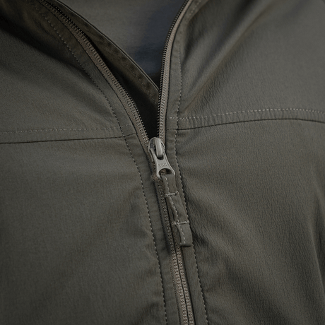 M-Tac Flash Jakke nærbillede af lynlåsdetalje, let og alsidig til sport, vandreture og hverdag