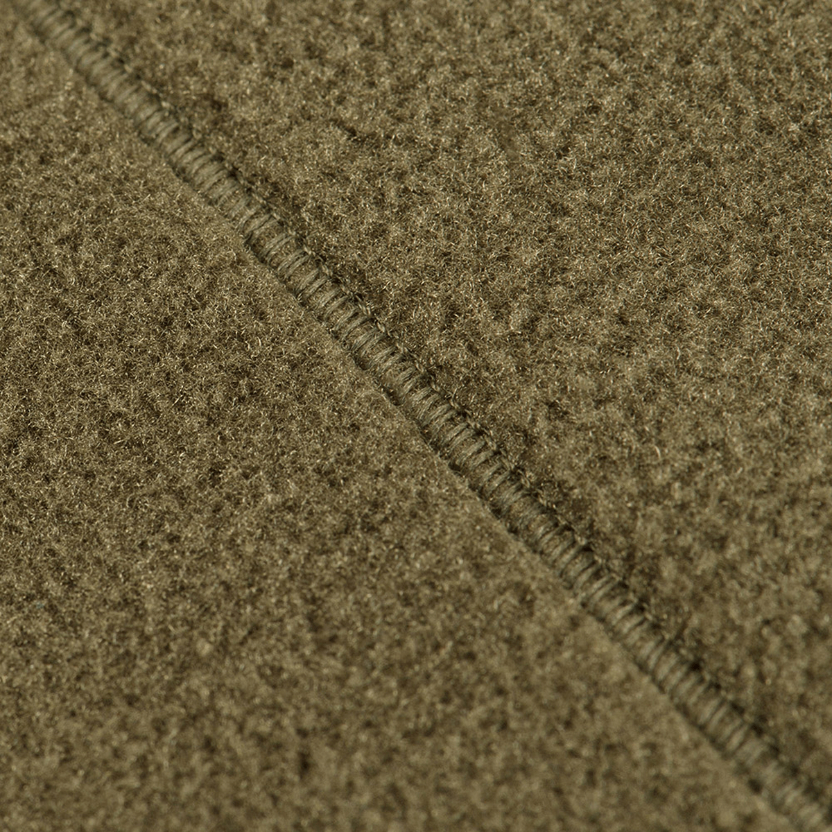 Detalje af M-Tac Sprint Fleece Sweatshirt Polartec, viser den bløde, holdbare Polartec 200 Series fleece i olivenfarvet stof.