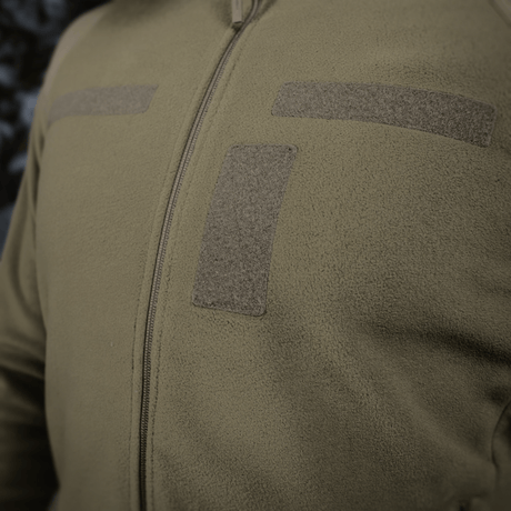 M-Tac Combat Fleece Polartec Jakke med velcro-paneler og YKK lynlåse, fremstillet af holdbart Polartec® fleece materiale.