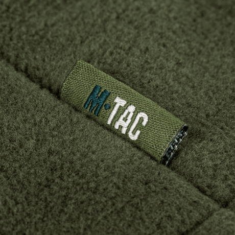M-Tac Combat Fleece Polartec Jakke stofdetalje med logo på grøn fleece