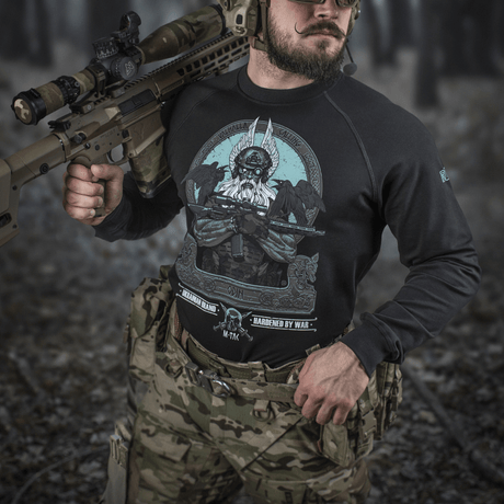 M-Tac Raglan Odin Mystery med Odin-motiv, afslappet og taktisk design, perfekt til hverdagsbrug, lavet af bomuld og elastan.
