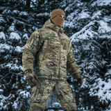 M-Tac Alpha Gen.IV Pro Primaloft Vinterjakke i Multicam for skovmiljø, ideel til vinterbrug og beskyttelse mod ekstrem kulde.