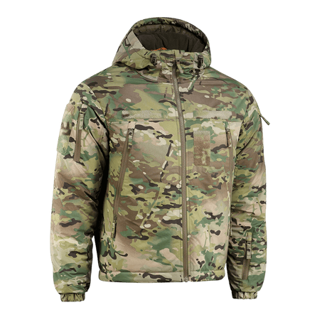 M-Tac Alpha Gen.IV Pro Primaloft Vinterjakke i Multicam mønster, designet til pålidelig beskyttelse mod kulde, fremstillet af vandafvisende materiale.