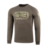 M-Tac Raglan Logo trøje med camouflageprint og "Born by Revolution – Hardened by War" slogan på ærmet. 95% bomuld, 5% elastan.