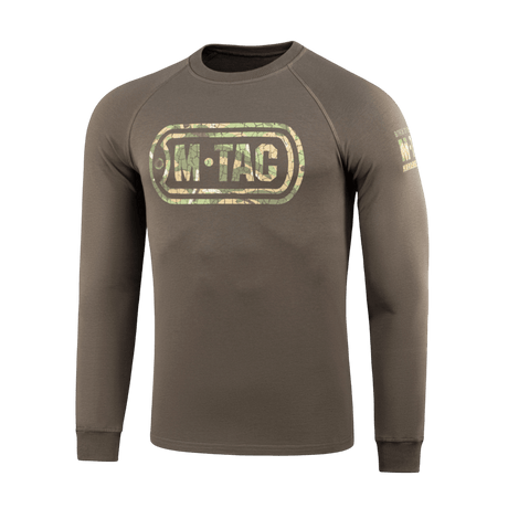 M-Tac Raglan Logo trøje med camouflageprint og "Born by Revolution – Hardened by War" slogan på ærmet. 95% bomuld, 5% elastan.