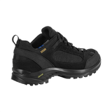 M-Tac Sneakers Tactical Demi-Season Pro Line i sort, lavet af suede og Cordura med patenteret Vibram-sål, ideel til taktiske aktiviteter.