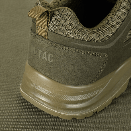 M-Tac Tactical Sneakers IVA, slidstærk og ventileret, nærbillede af hældesign og syntetisk nubuck materiale. Perfekt til outdoor-aktiviteter.
