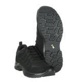 M-Tac Tactical Sneakers IVA i sort med åndbar mesh overdel og forstærket tå, ideel til trekking og outdoor-aktiviteter.