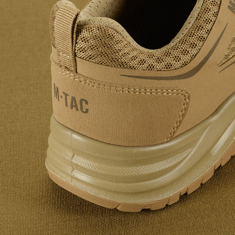 M-Tac Tactical Sneakers IVA i beige farve, detalje af bagside med åndbar mesh og syntetisk nubuck, ideelle til sommerbrug og outdoor-aktiviteter.