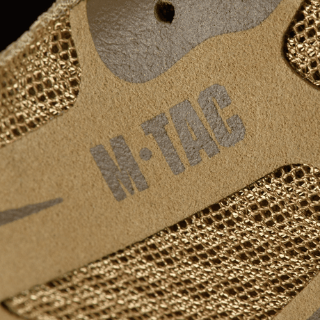 Detalje af M-Tac Tactical Sneakers IVA med ventileret mesh og syntetisk nubuck for beskyttelse og komfort.