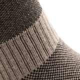 Nærbillede af M-Tac Høje Sokker Mk.2 med termozoner og bred manchet, der sikrer maksimal komfort og støtte under trekking.