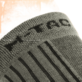 Nærbillede af M-Tac Letvægtssokker Mk.3 med ergonomisk design for komfort og åndbarhed, velegnet til trekking og sommerbrug.