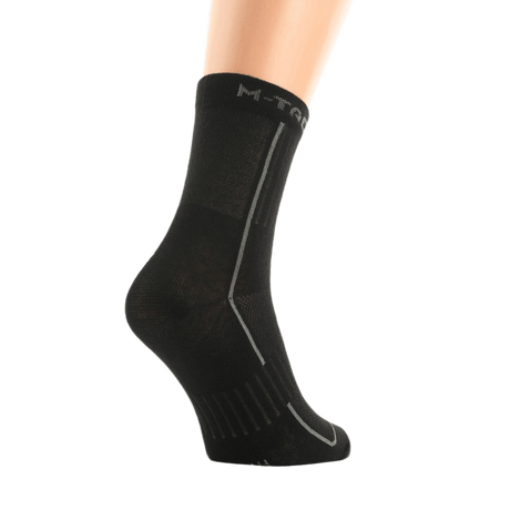 M-Tac Letvægtssokker Mk.3 sorte trekking sommer sokker på fod, ergonomisk design, åndbar, letvægt, perfekt til vandring og daglig brug.
