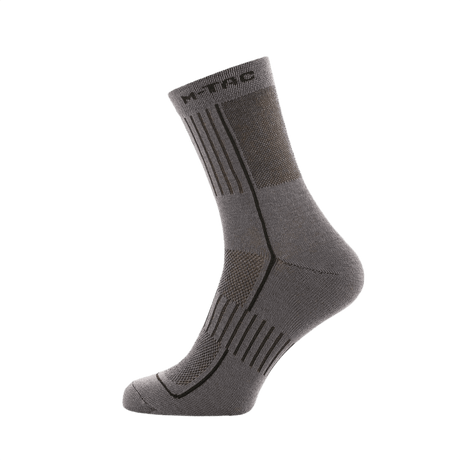 M-Tac Letvægtssokker Mk.3 i grå farve, tynde sommertrekkingsokker til optimal komfort og pasform, ideelle til trekking og daglig brug.