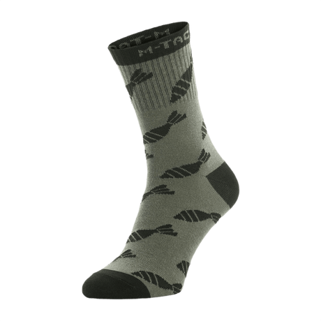 M-Tac Letvægtssokker Mk.3 Mortar Bombs i olivengrøn med sort mønster, ideel til sommer trekking og vandring, lavet af bomuld, polyamid og elastan.