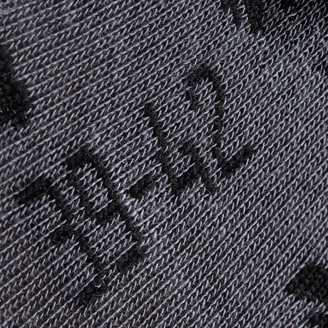 Nærbillede af M-Tac Letvægtssokker Mk.3 Mortar Bombs med størrelse 39-42 i grå strikmateriale.