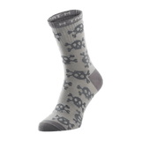 M-Tac Letvægtssokker Mk.3 Pirate Skull til trekking og hverdagsbrug, åndbar og ergonomisk design, grå sokker med dødningehovedprint.