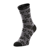 M-Tac Letvægtssokker Mk.3 Pirate Skull i tyndt og åndbart design med piratprint til trekking og hverdagsbrug
