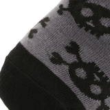 Nærbillede af M-Tac Letvægtssokker Mk.3 Pirate Skull med piratmotiv, ideelle til sommer trekking og vandring, lavet af åndbare materialer.