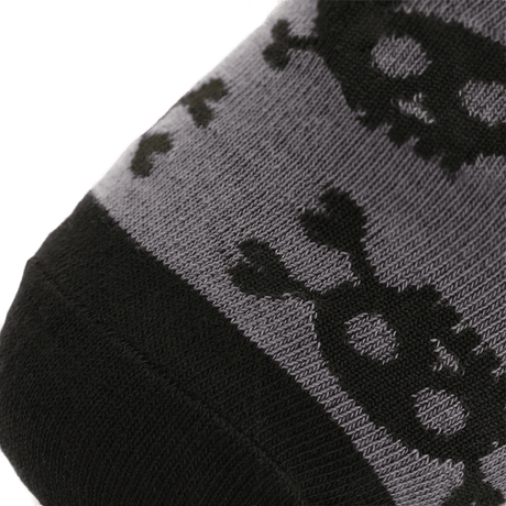 Nærbillede af M-Tac Letvægtssokker Mk.3 Pirate Skull med piratmotiv, ideelle til sommer trekking og vandring, lavet af åndbare materialer.