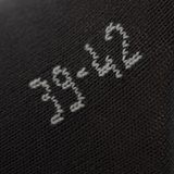 Nærbillede af sort M-Tac Let Sportsokker med størrelsesmarkering 39-42, designet til løb og udendørsaktiviteter i varmt vejr.