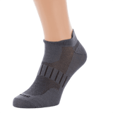M-Tac Let Sportsokker - grå løbestrømper til udendørsaktiviteter, åndbart og ergonomisk design, kort længde, høj komfort. Materiale: bomuld, polyamid, elastan.